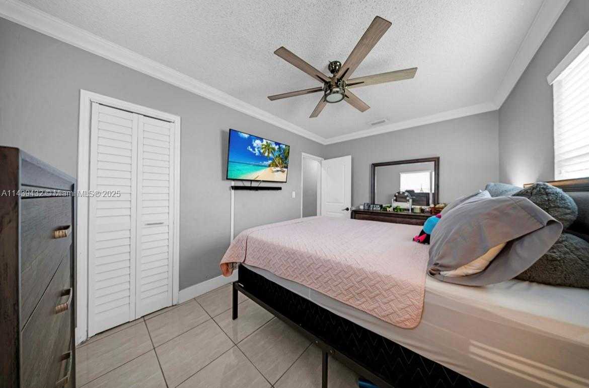 Small Image of 3360 EAST 10TH AVE, Hialeah Number 15