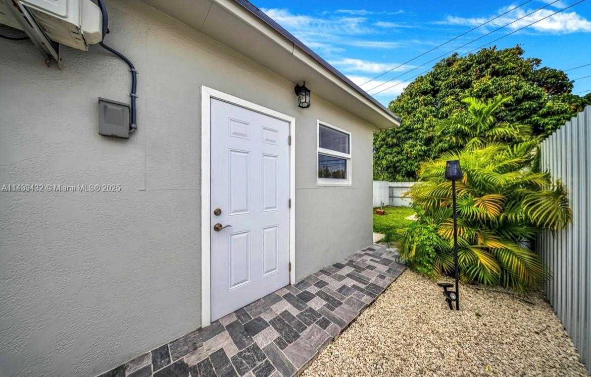 Small Image of 3360 EAST 10TH AVE, Hialeah Number 21