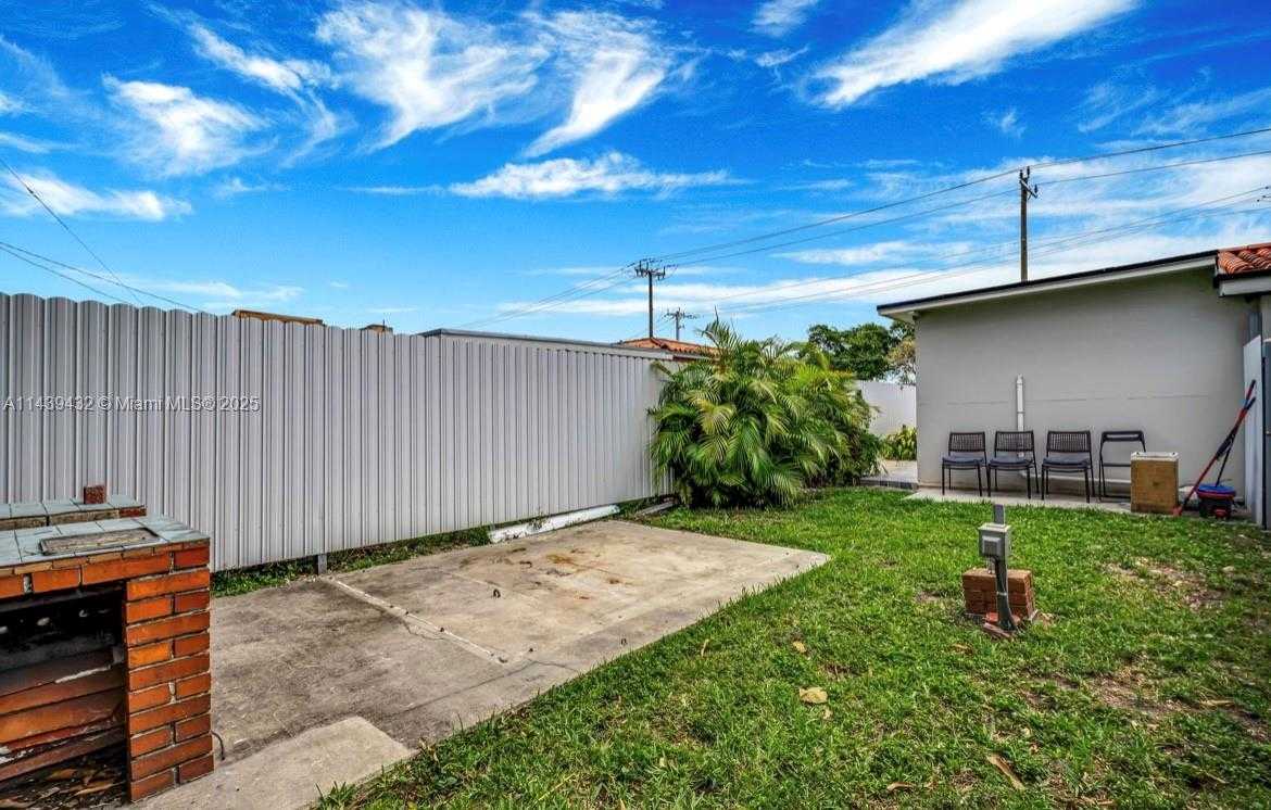 Small Image of 3360 EAST 10TH AVE, Hialeah Number 22