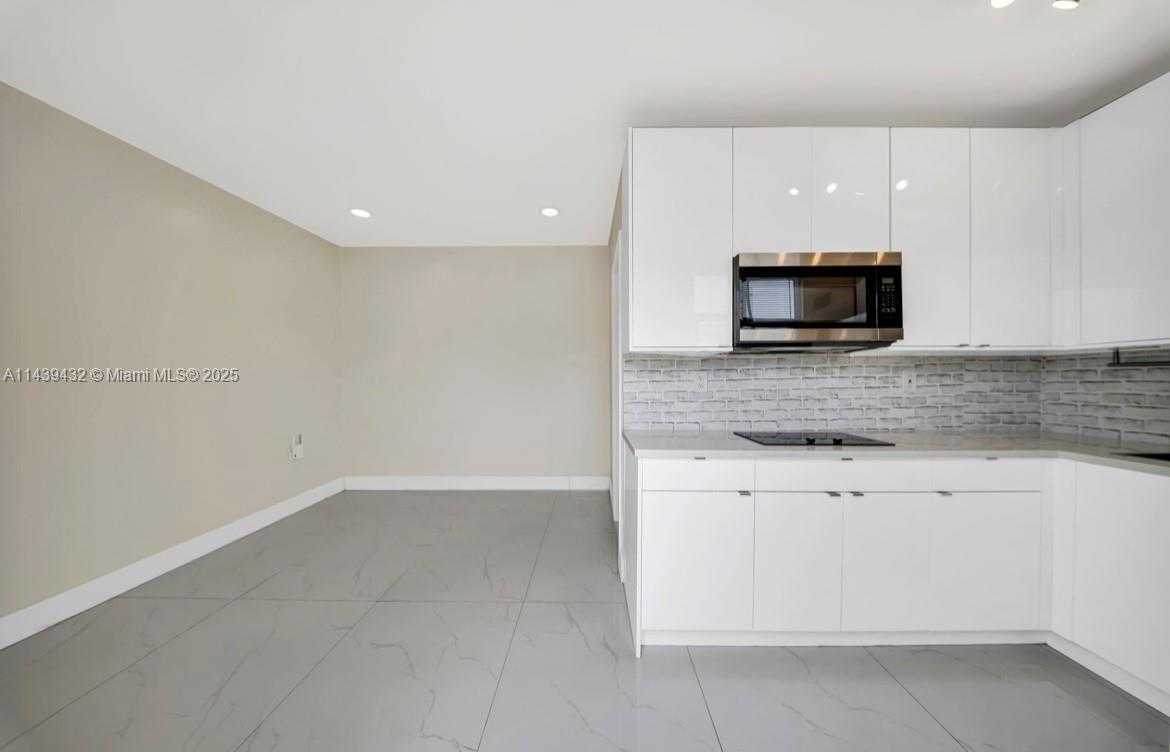 Small Image of 3360 EAST 10TH AVE, Hialeah Number 23