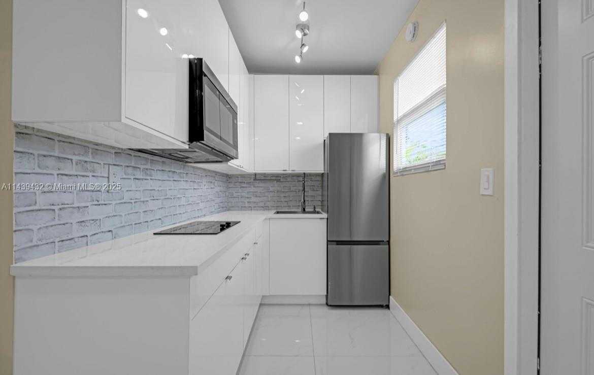 Small Image of 3360 EAST 10TH AVE, Hialeah Number 27