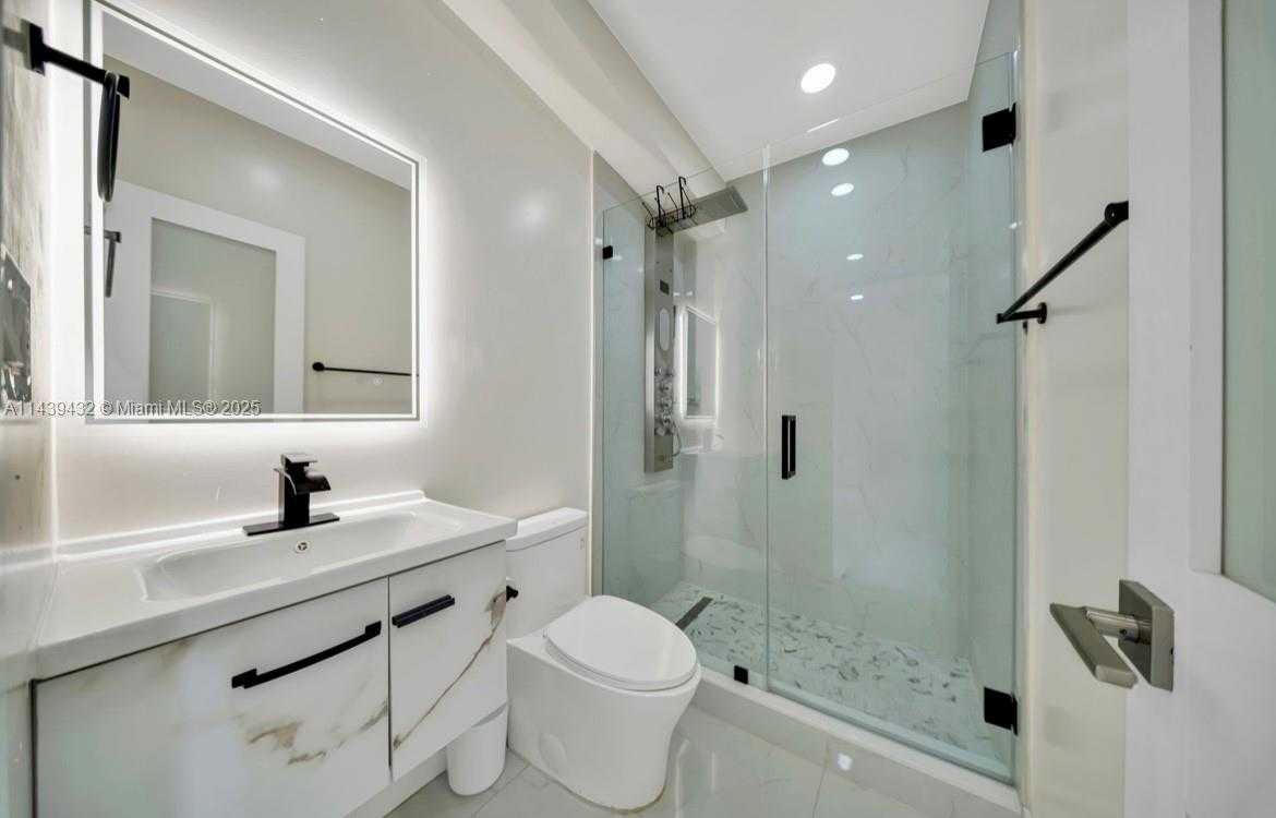 Small Image of 3360 EAST 10TH AVE, Hialeah Number 29