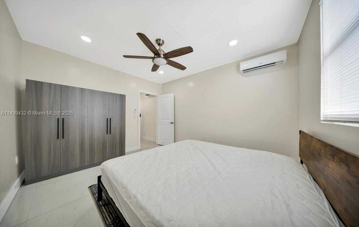 Small Image of 3360 EAST 10TH AVE, Hialeah Number 31