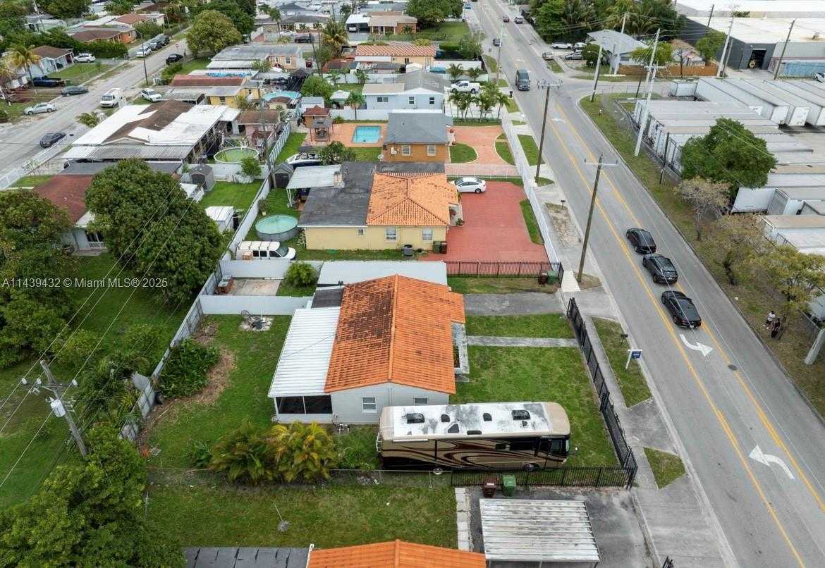 Small Image of 3360 EAST 10TH AVE, Hialeah Number 32