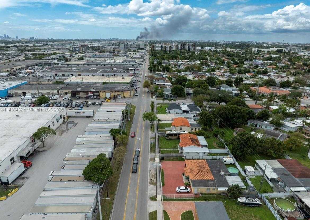 Small Image of 3360 EAST 10TH AVE, Hialeah Number 33