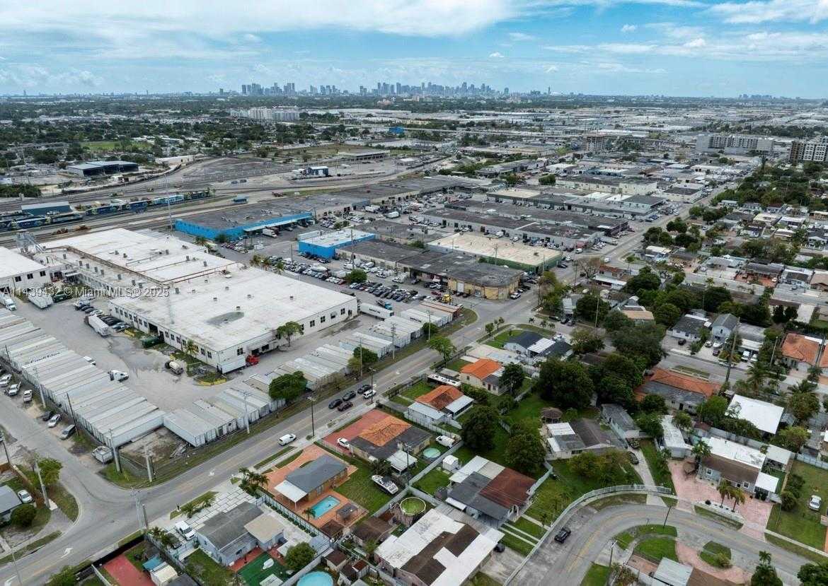 Small Image of 3360 EAST 10TH AVE, Hialeah Number 34