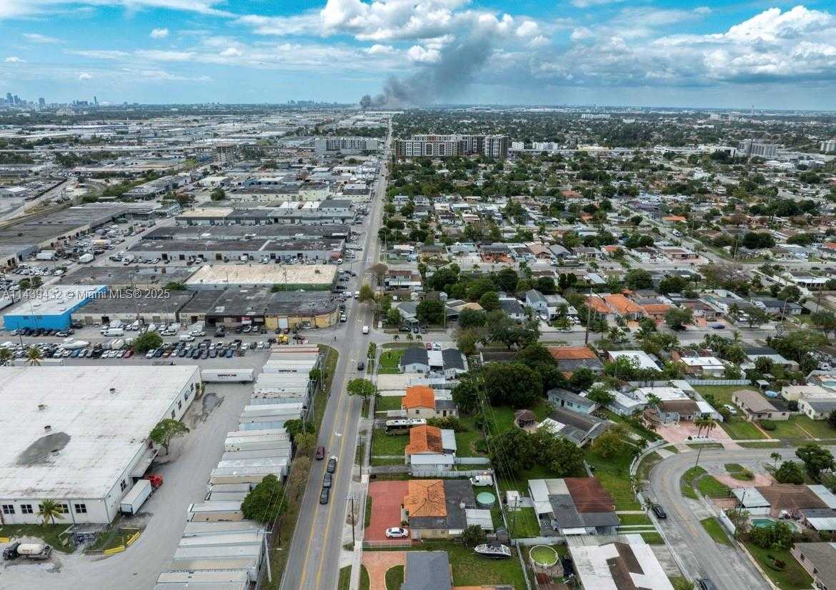 Small Image of 3360 EAST 10TH AVE, Hialeah Number 36