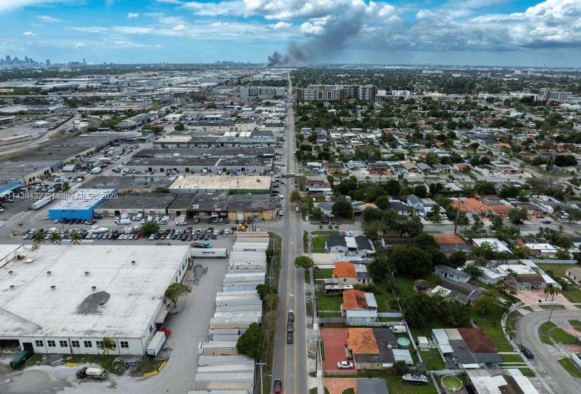 Small Image of 3360 EAST 10TH AVE, Hialeah Number 37