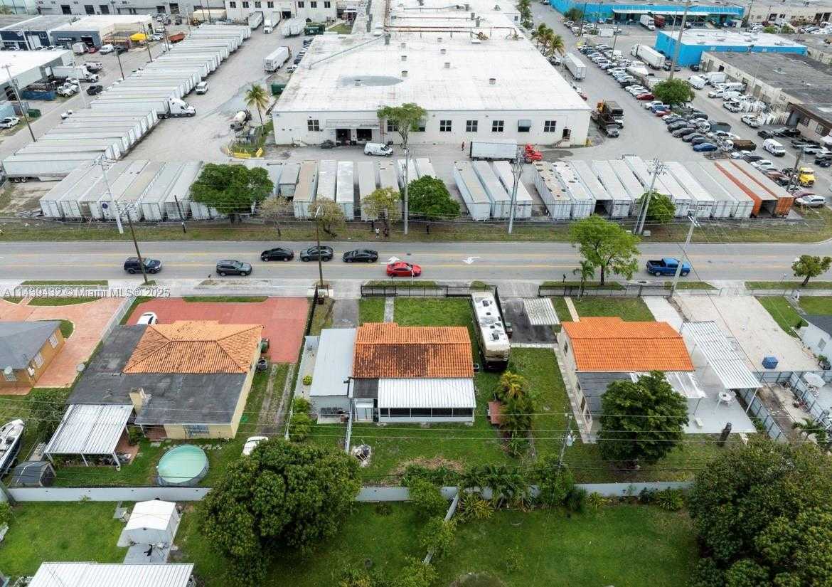 Small Image of 3360 EAST 10TH AVE, Hialeah Number 38