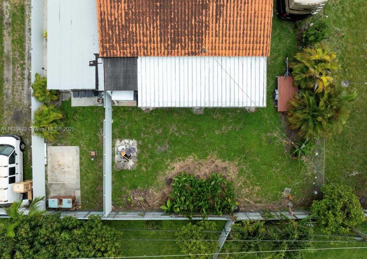 Small Image of 3360 EAST 10TH AVE, Hialeah Number 39
