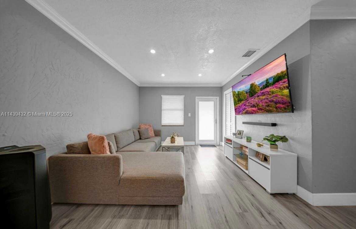 Small Image of 3360 EAST 10TH AVE, Hialeah Number 4