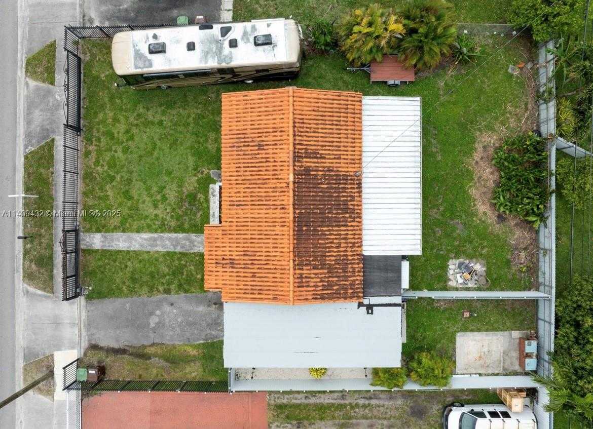Small Image of 3360 EAST 10TH AVE, Hialeah Number 40