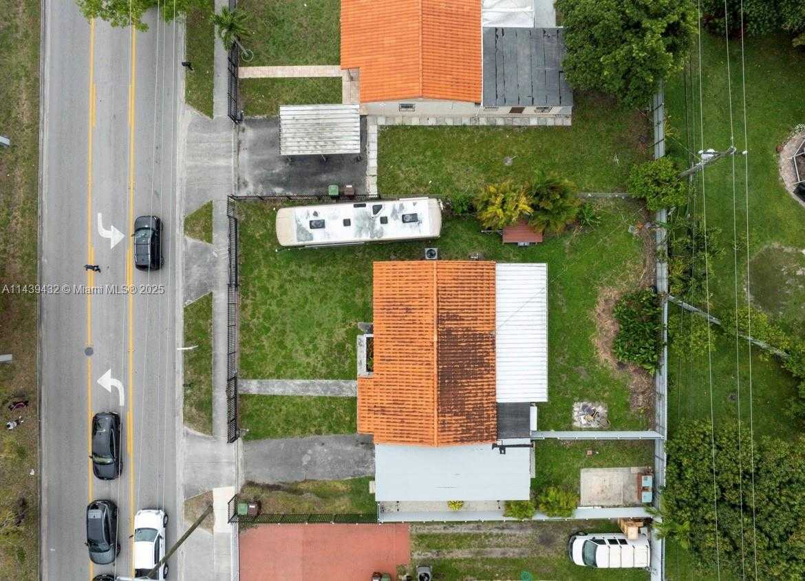 Small Image of 3360 EAST 10TH AVE, Hialeah Number 41