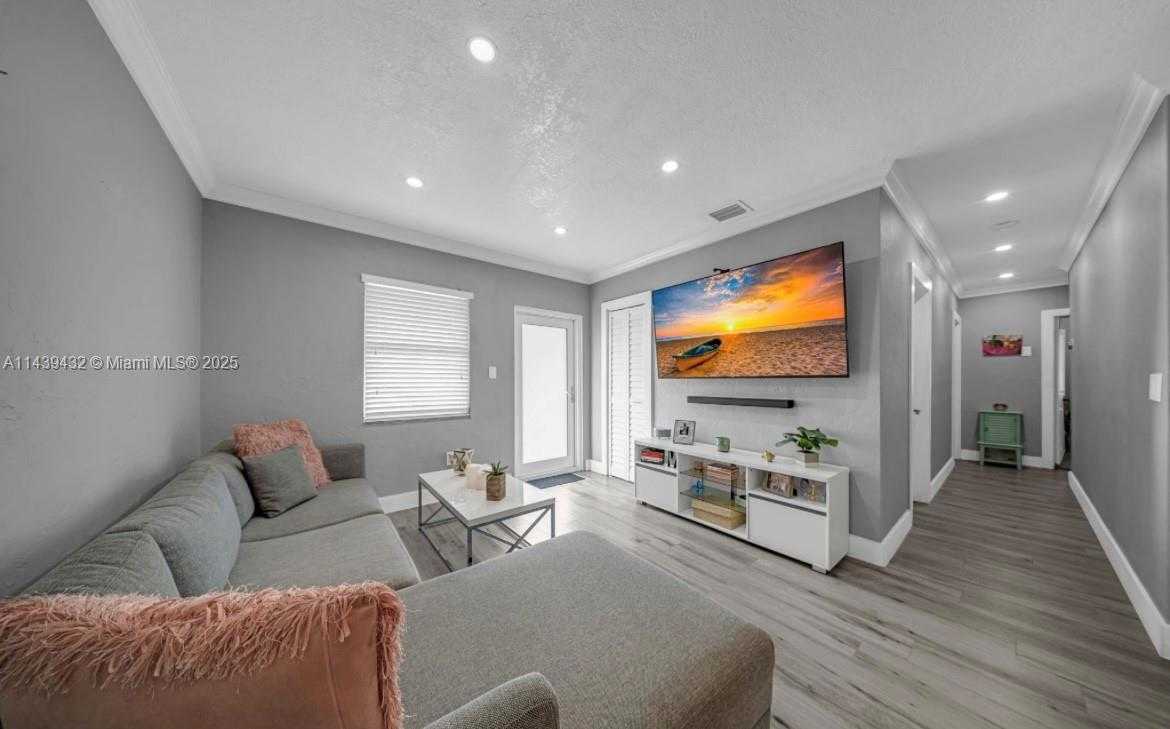 Small Image of 3360 EAST 10TH AVE, Hialeah Number 6