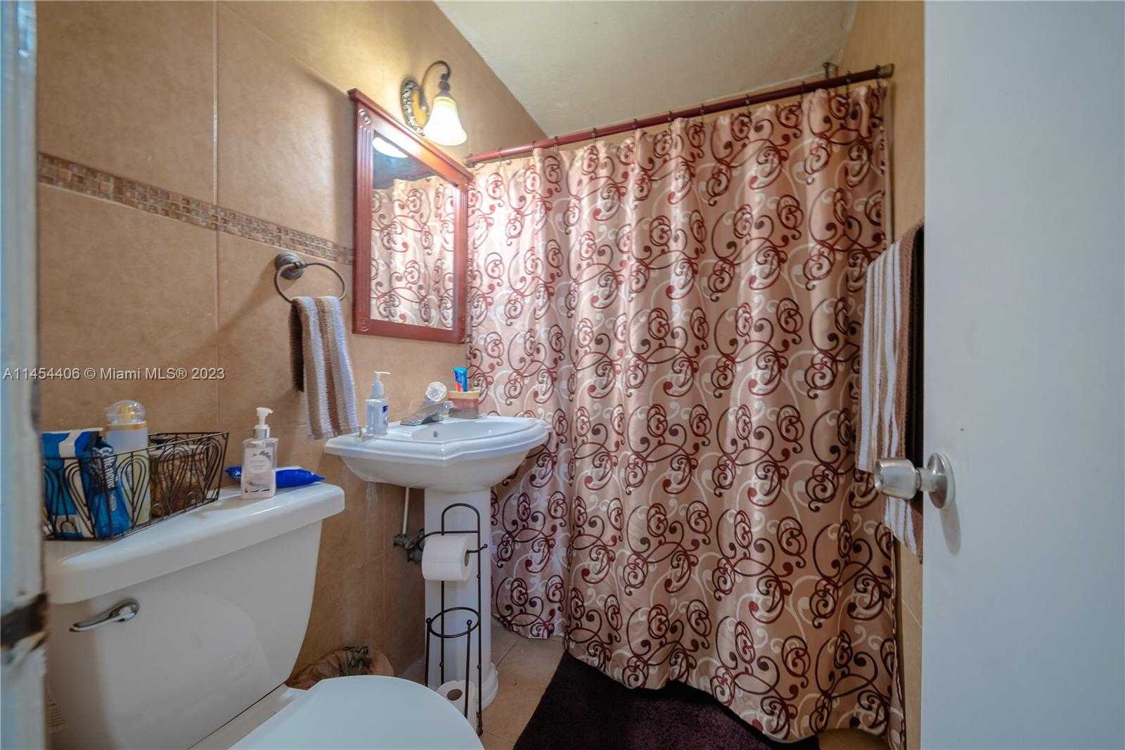 Small Image of 925 EAST 29TH ST, Hialeah Number 11