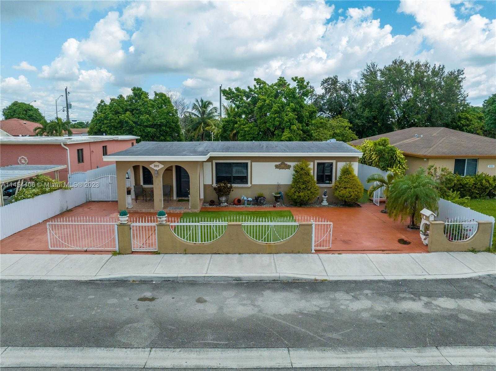 Small Image of 925 EAST 29TH ST, Hialeah Number 2