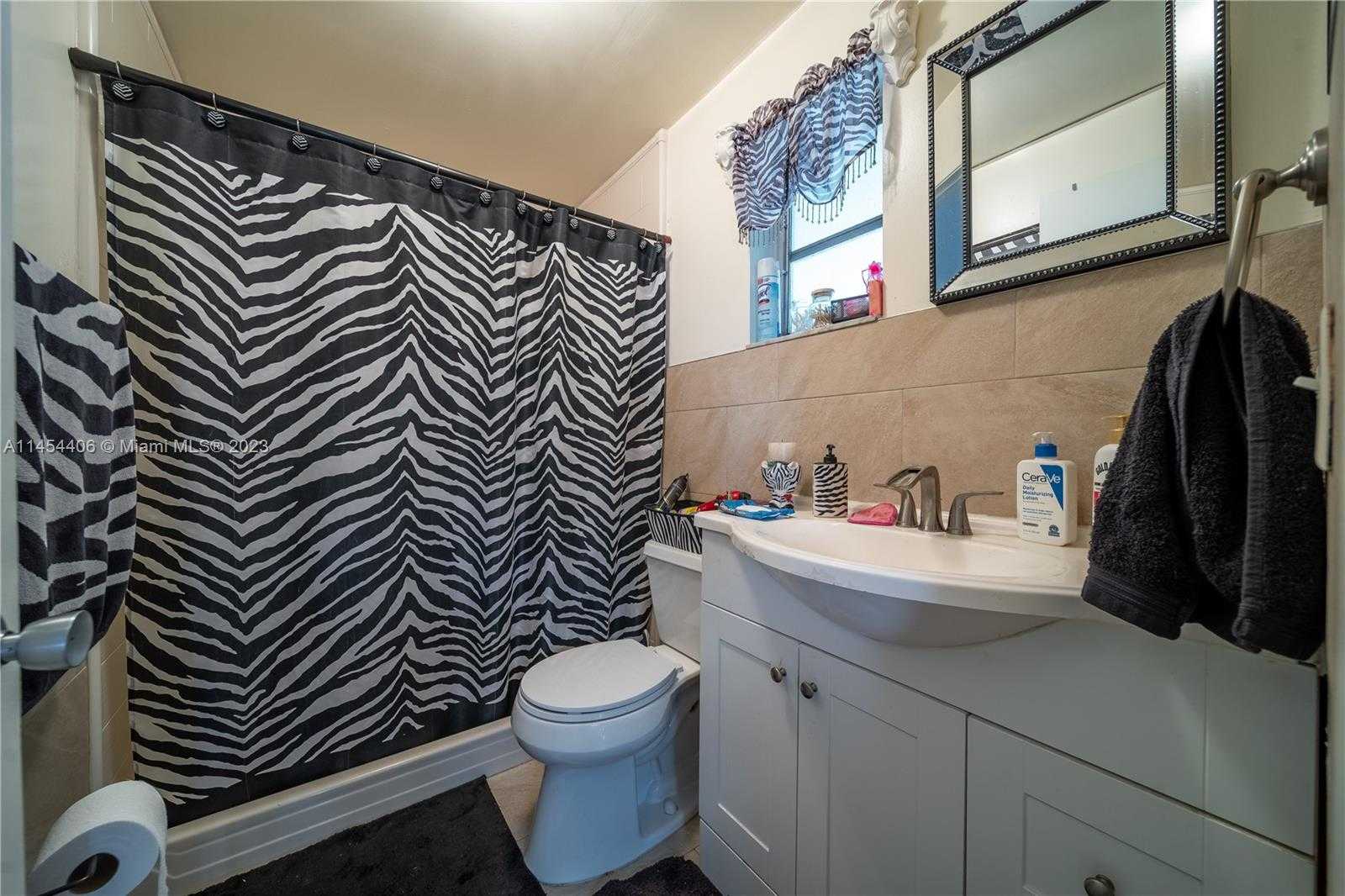 Small Image of 925 EAST 29TH ST, Hialeah Number 20