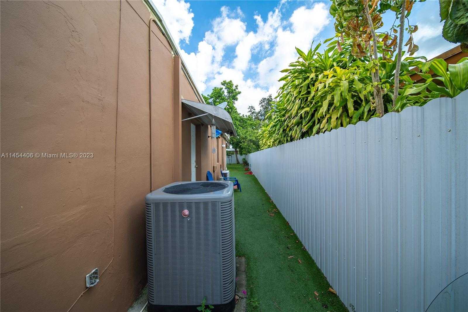 Small Image of 925 EAST 29TH ST, Hialeah Number 24