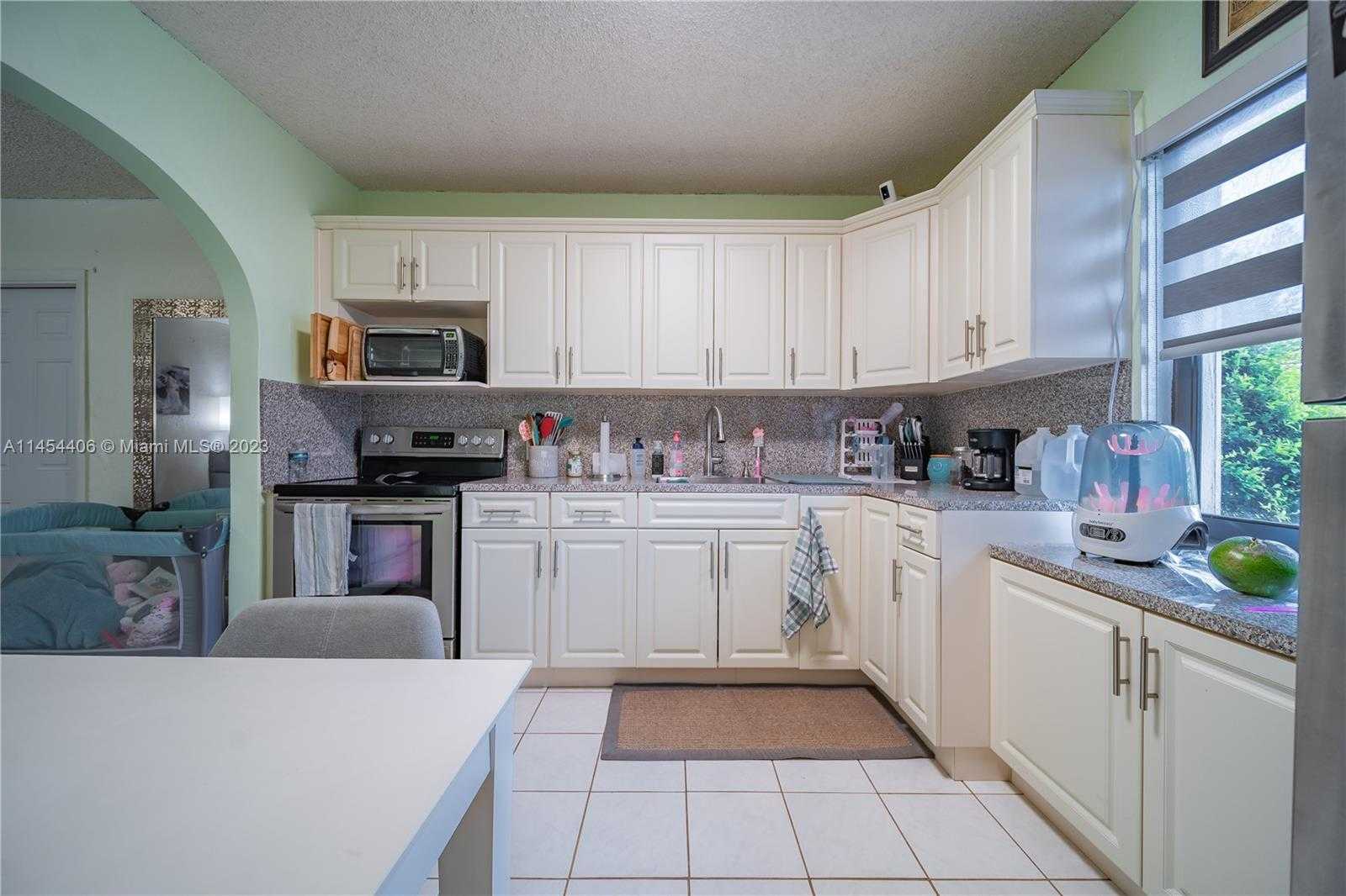 Small Image of 925 EAST 29TH ST, Hialeah Number 27