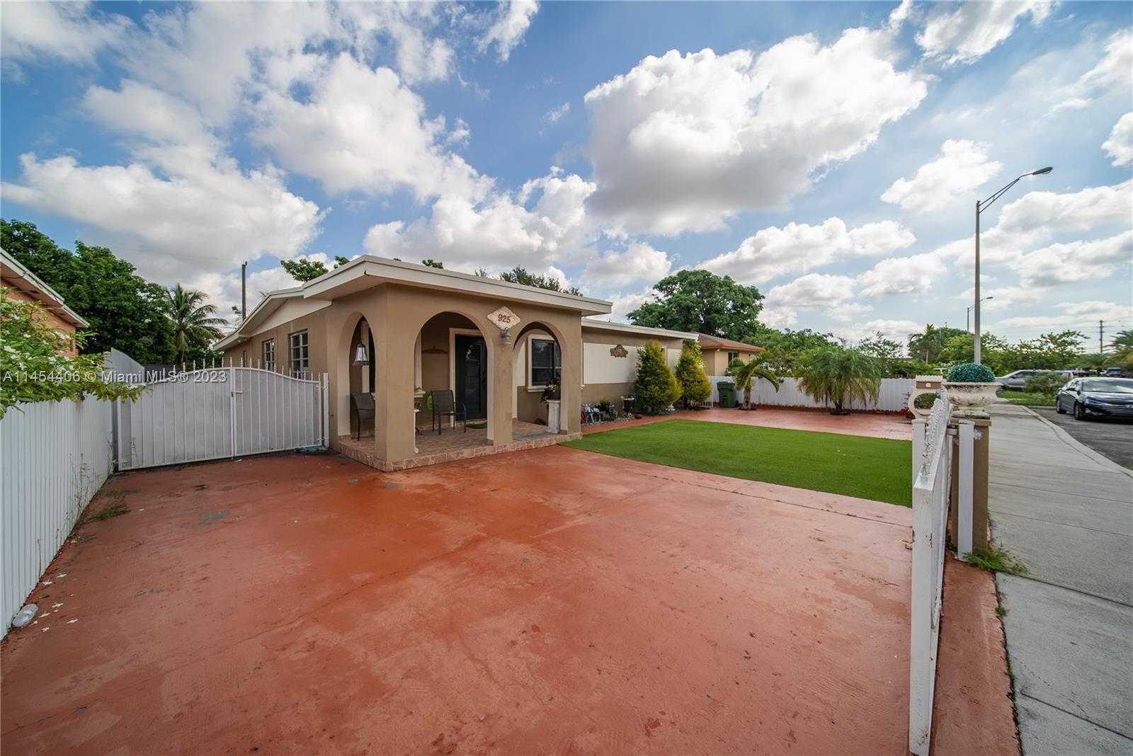 Small Image of 925 EAST 29TH ST, Hialeah Number 3