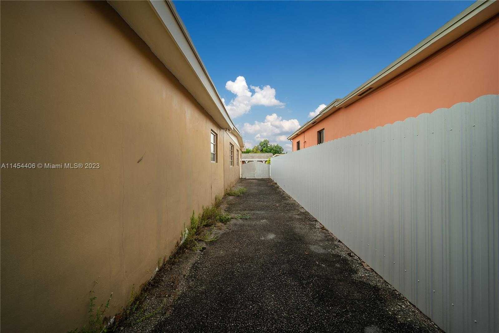Small Image of 925 EAST 29TH ST, Hialeah Number 31