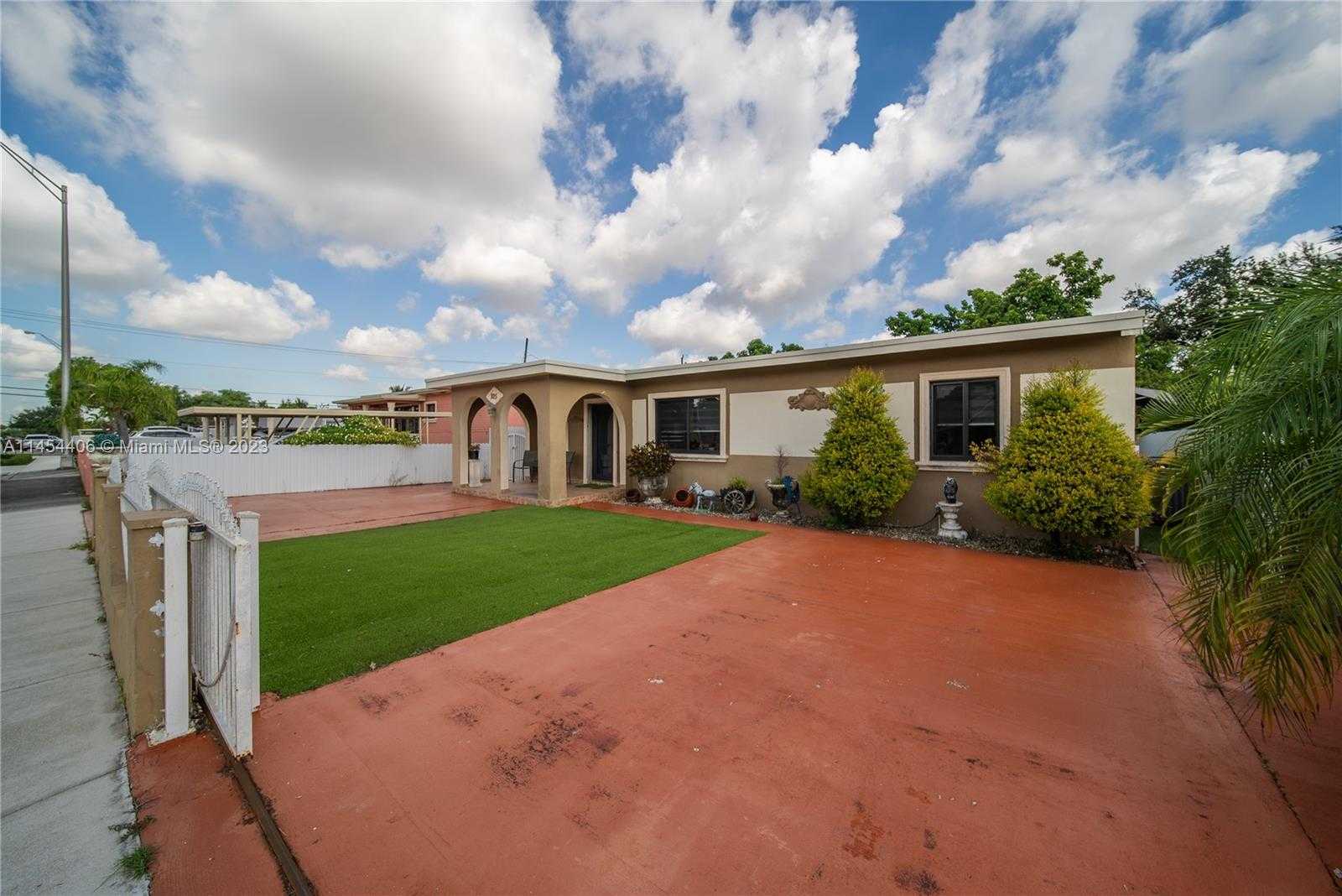 Small Image of 925 EAST 29TH ST, Hialeah Number 5