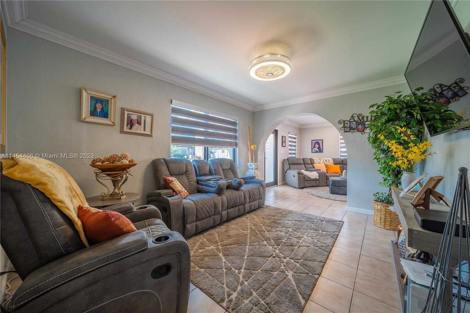 Small Image of 925 EAST 29TH ST, Hialeah Number 8