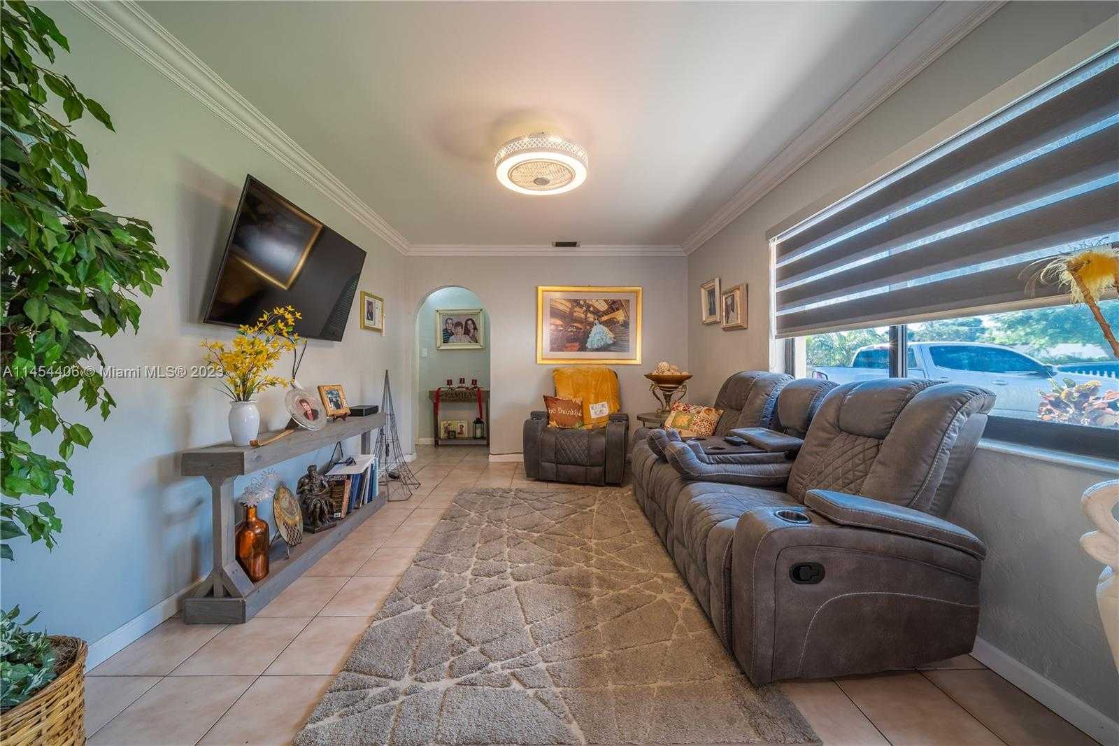 Small Image of 925 EAST 29TH ST, Hialeah Number 9