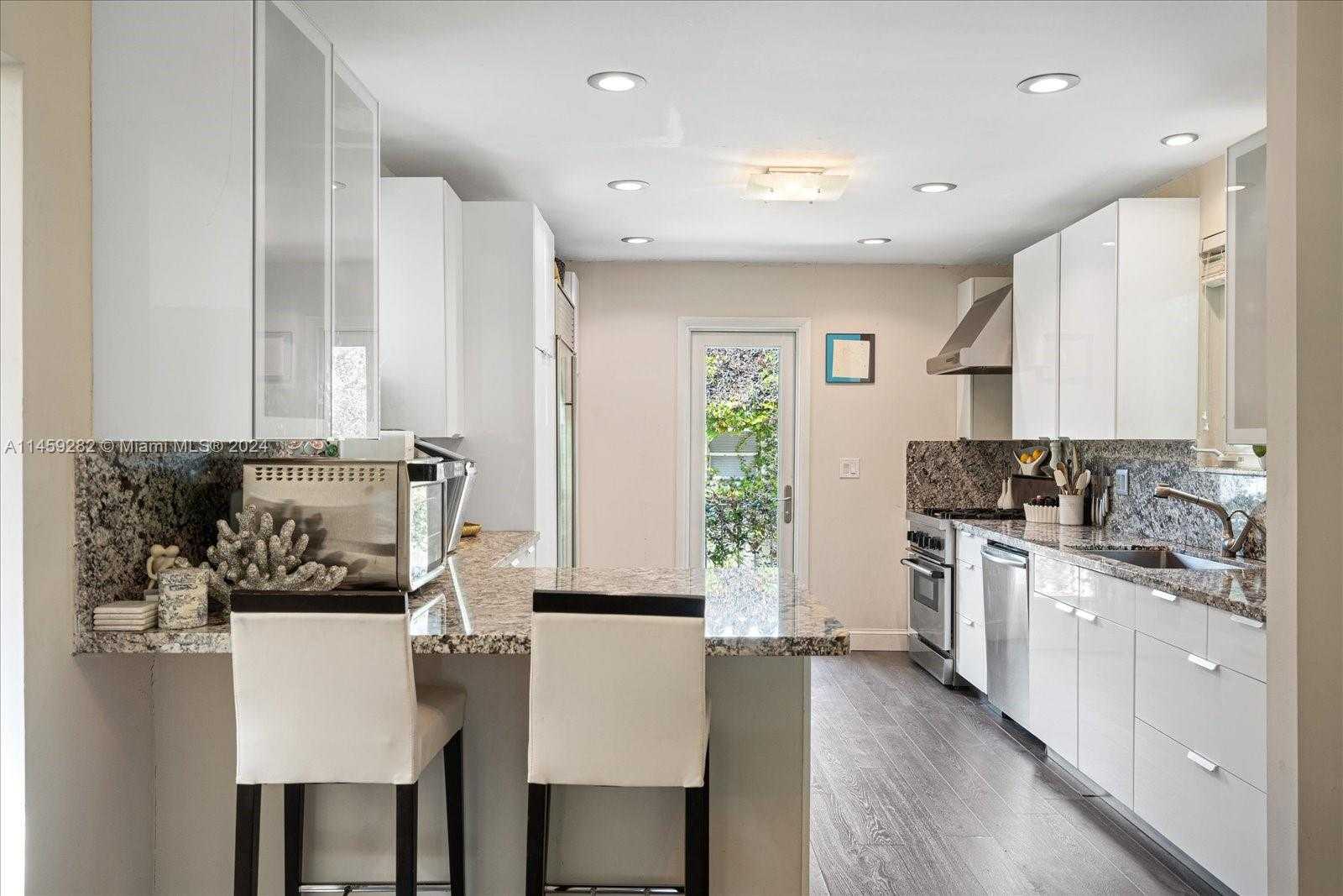 Small Image of 433 EAST DILIDO DR, Miami Beach Number 15