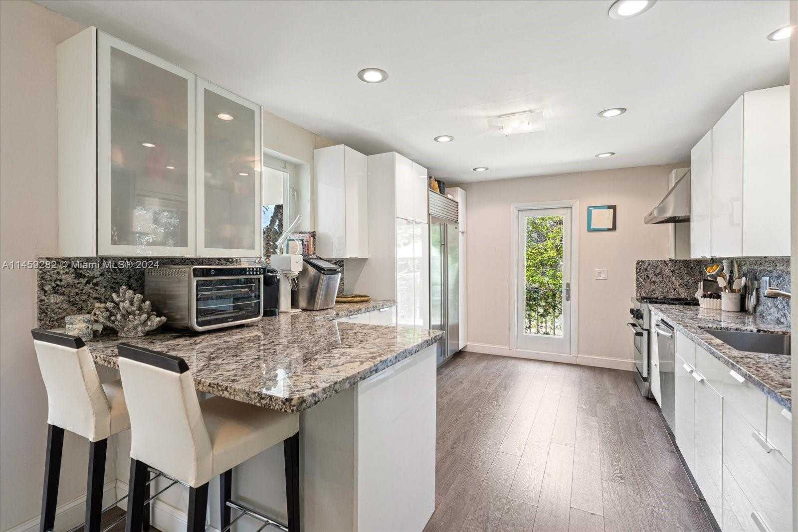 Small Image of 433 EAST DILIDO DR, Miami Beach Number 16