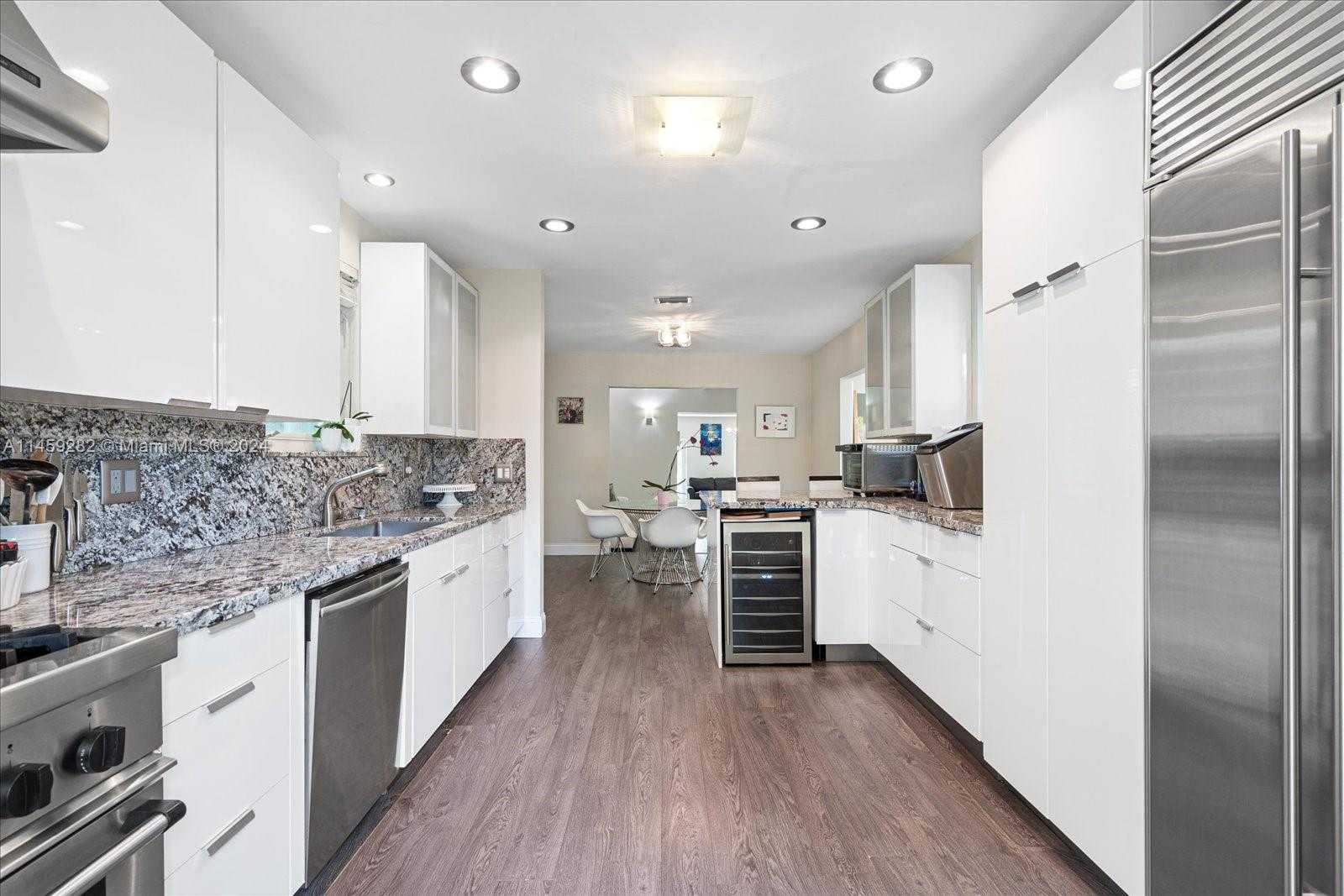 Small Image of 433 EAST DILIDO DR, Miami Beach Number 17