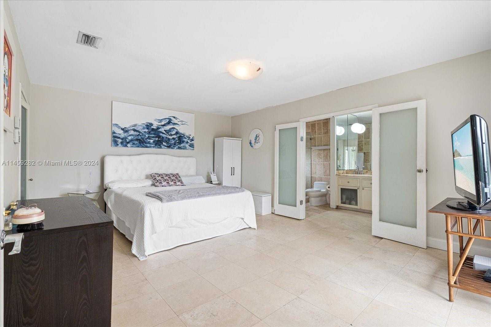 Small Image of 433 EAST DILIDO DR, Miami Beach Number 22