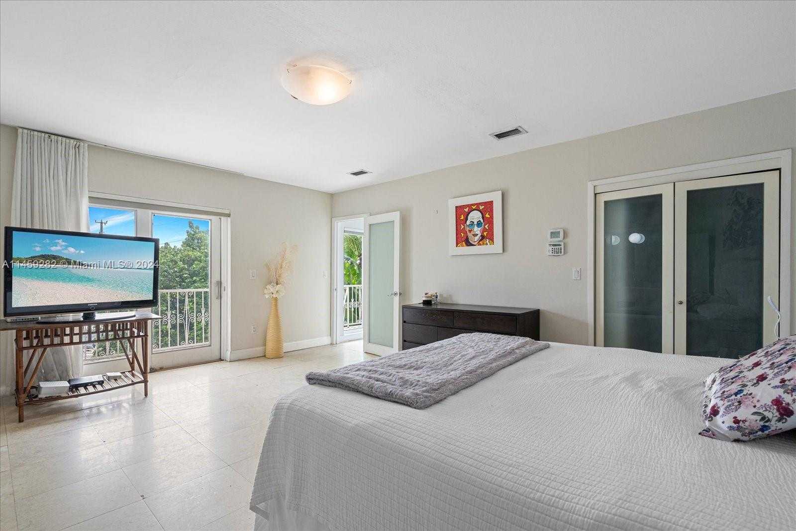 Small Image of 433 EAST DILIDO DR, Miami Beach Number 24