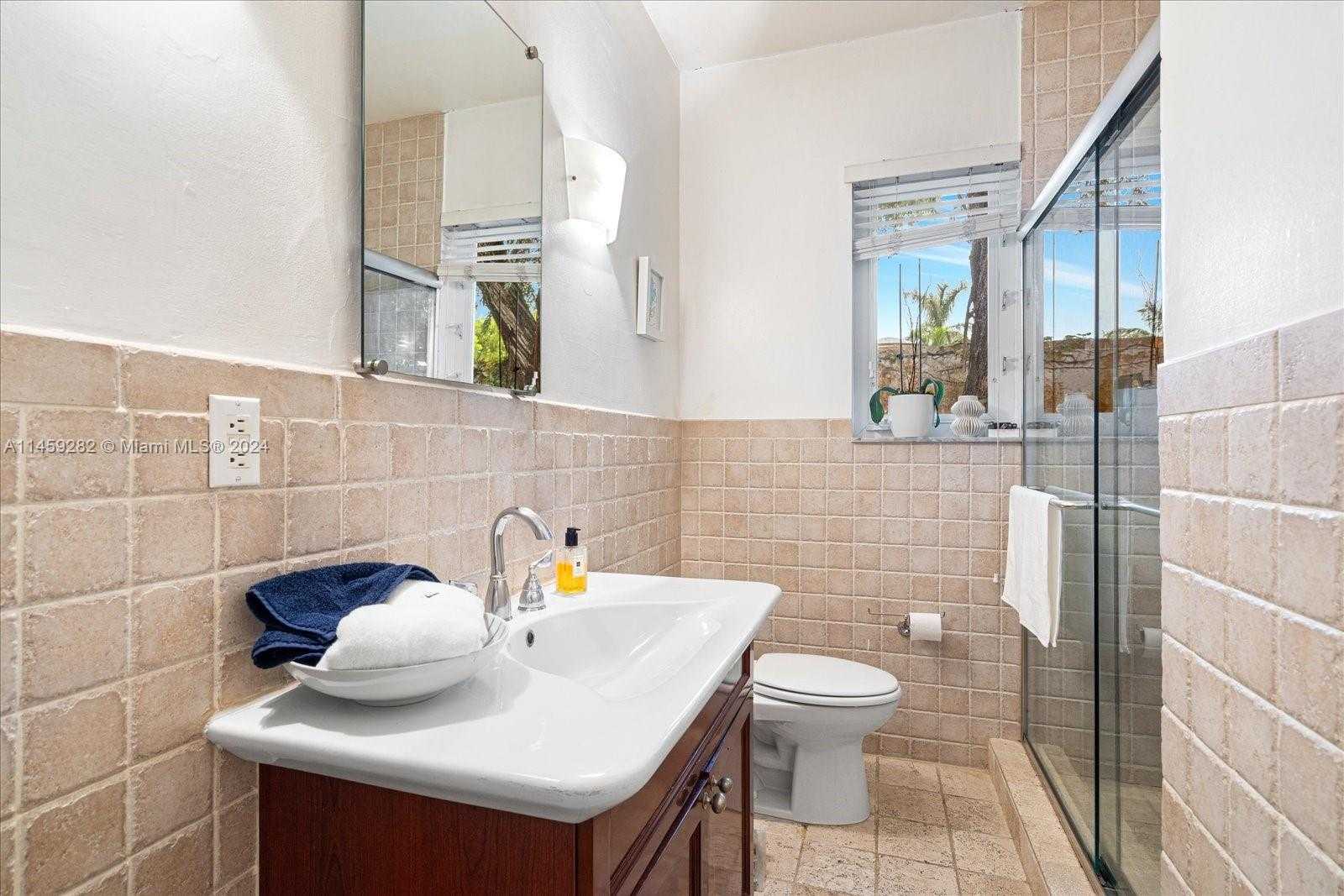 Small Image of 433 EAST DILIDO DR, Miami Beach Number 32