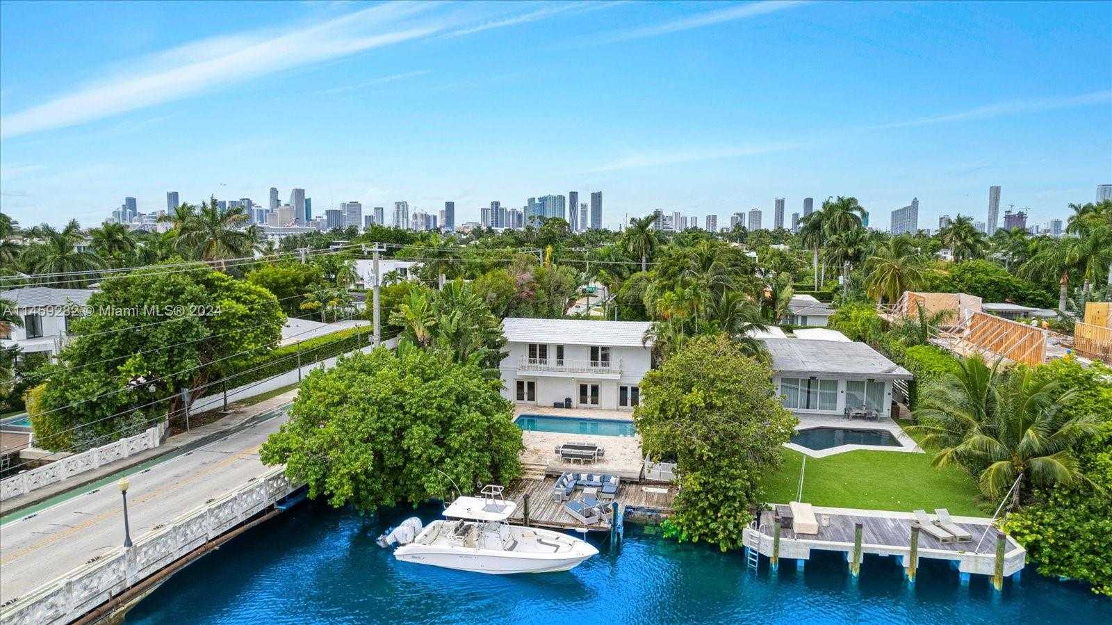 Small Image of 433 EAST DILIDO DR, Miami Beach Number 40