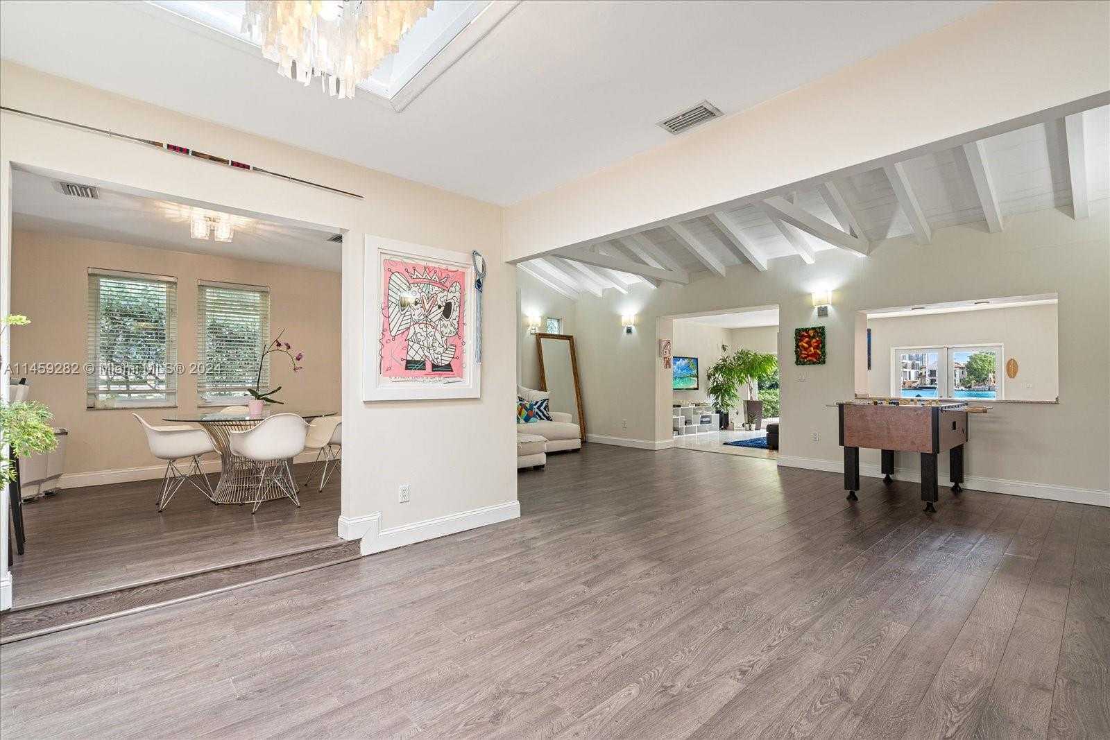 Small Image of 433 EAST DILIDO DR, Miami Beach Number 7