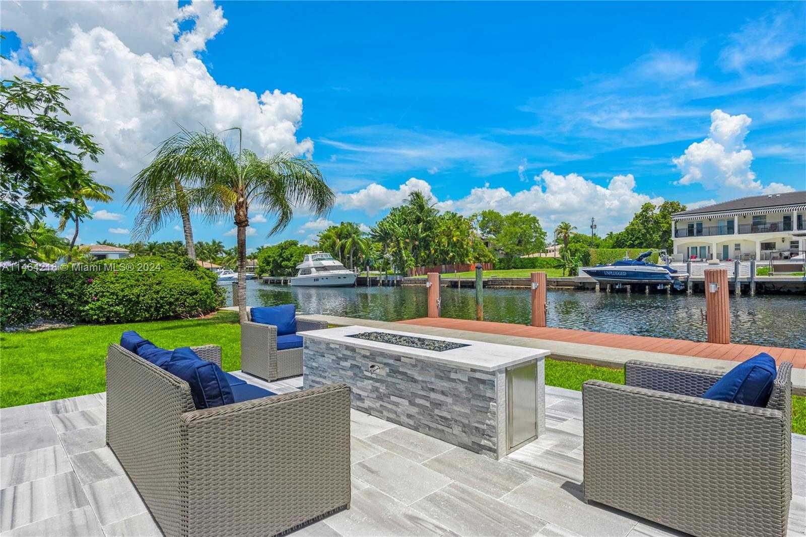 Small Image of 472 SUNSET DR, Hallandale Beach Number 10