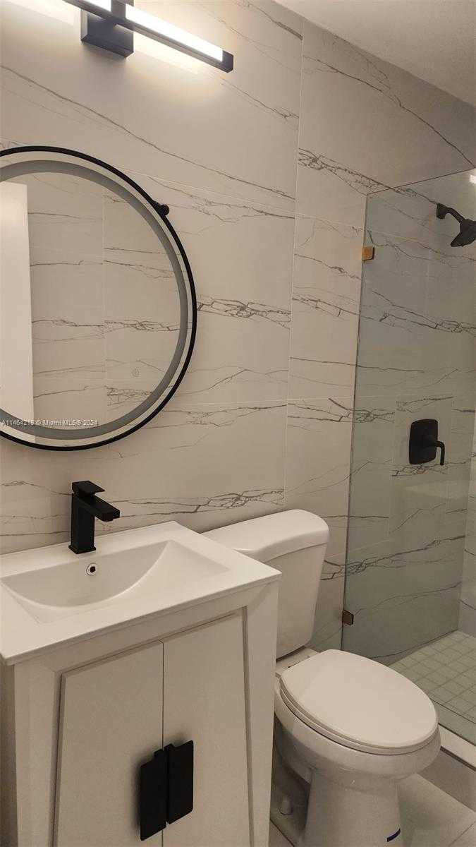 Small Image of 472 SUNSET DR, Hallandale Beach Number 16