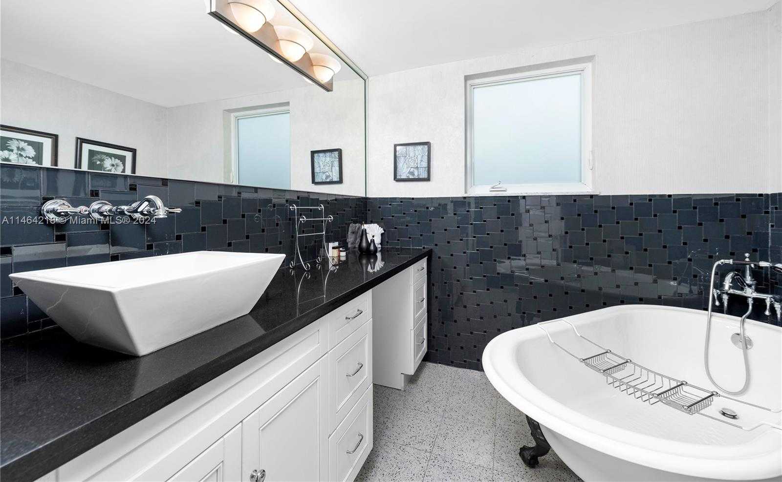 Small Image of 472 SUNSET DR, Hallandale Beach Number 19