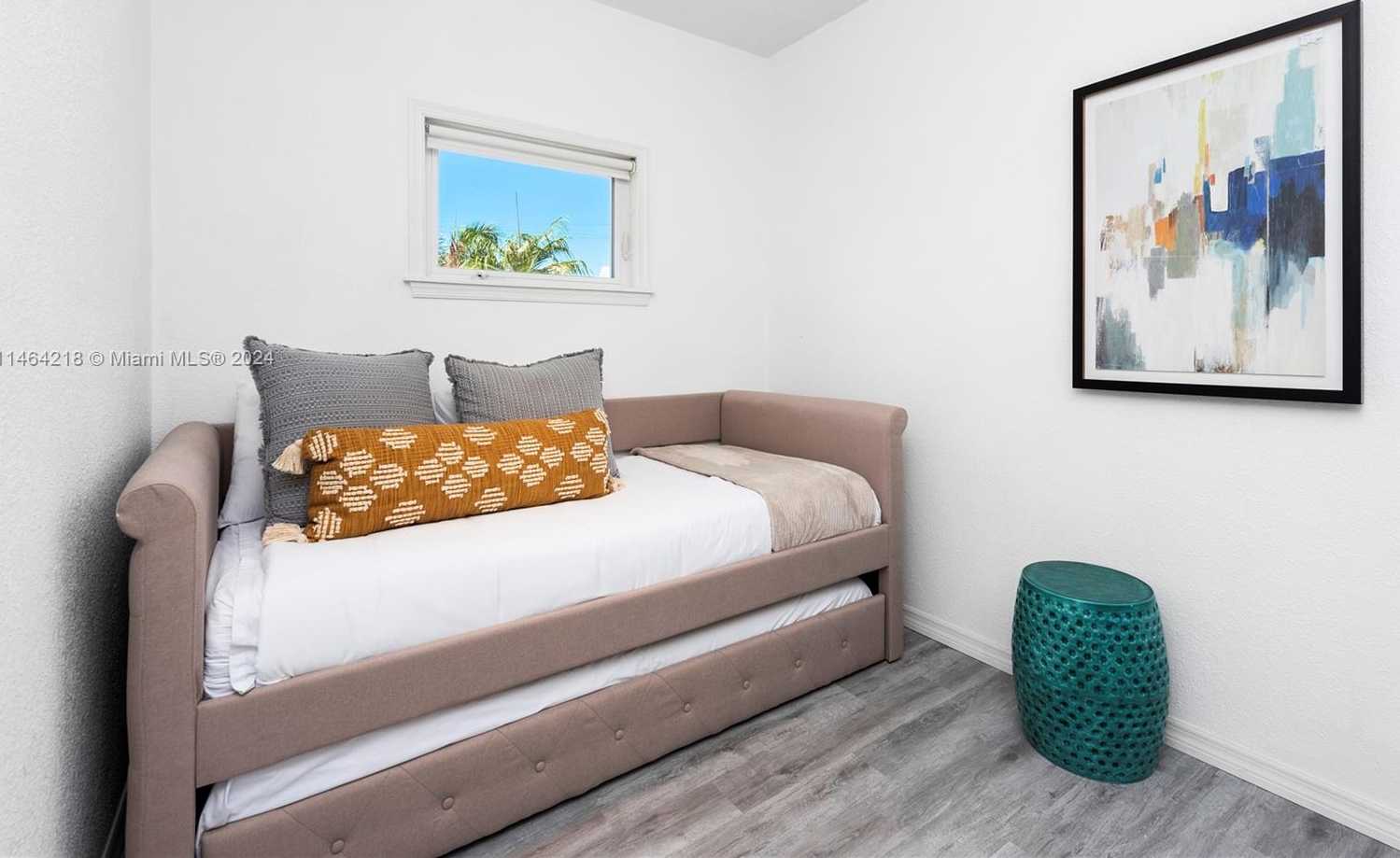 Small Image of 472 SUNSET DR, Hallandale Beach Number 25
