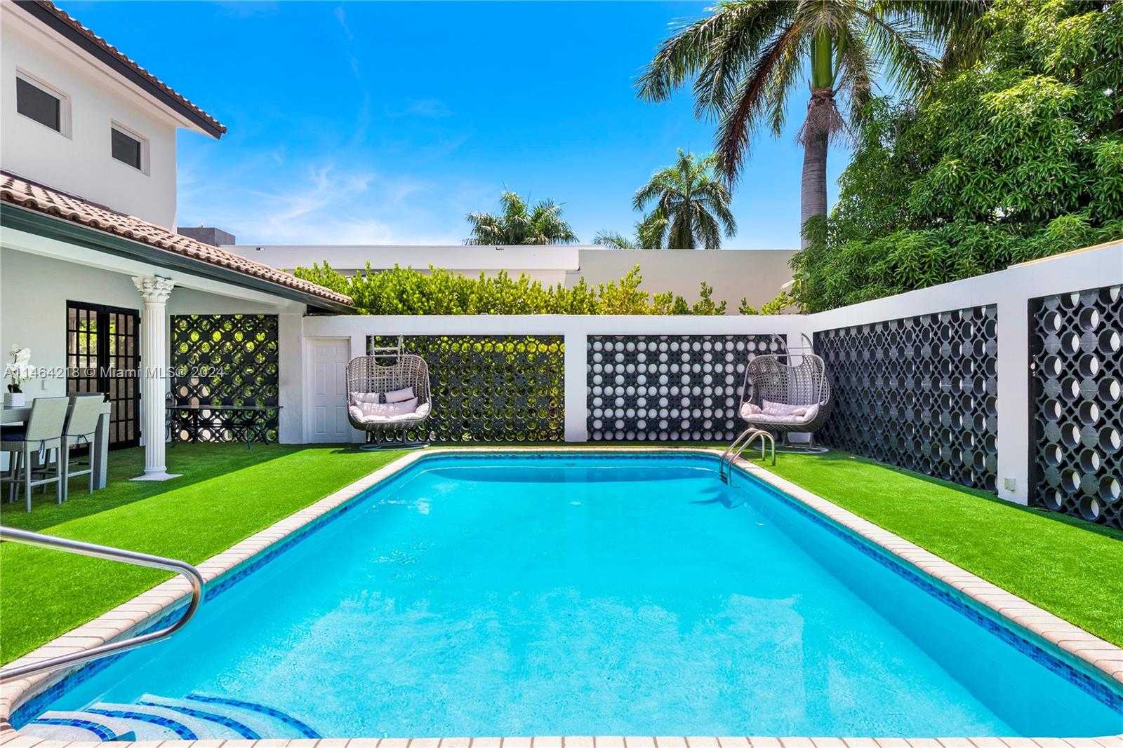 Small Image of 472 SUNSET DR, Hallandale Beach Number 3