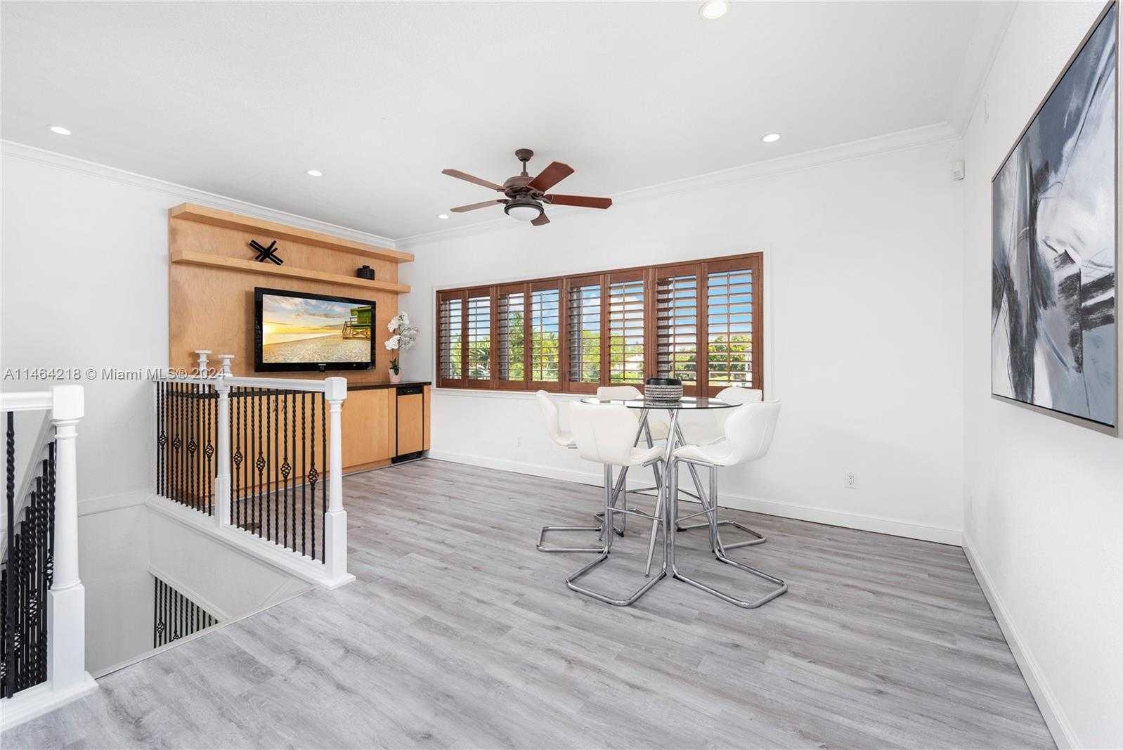 Small Image of 472 SUNSET DR, Hallandale Beach Number 30