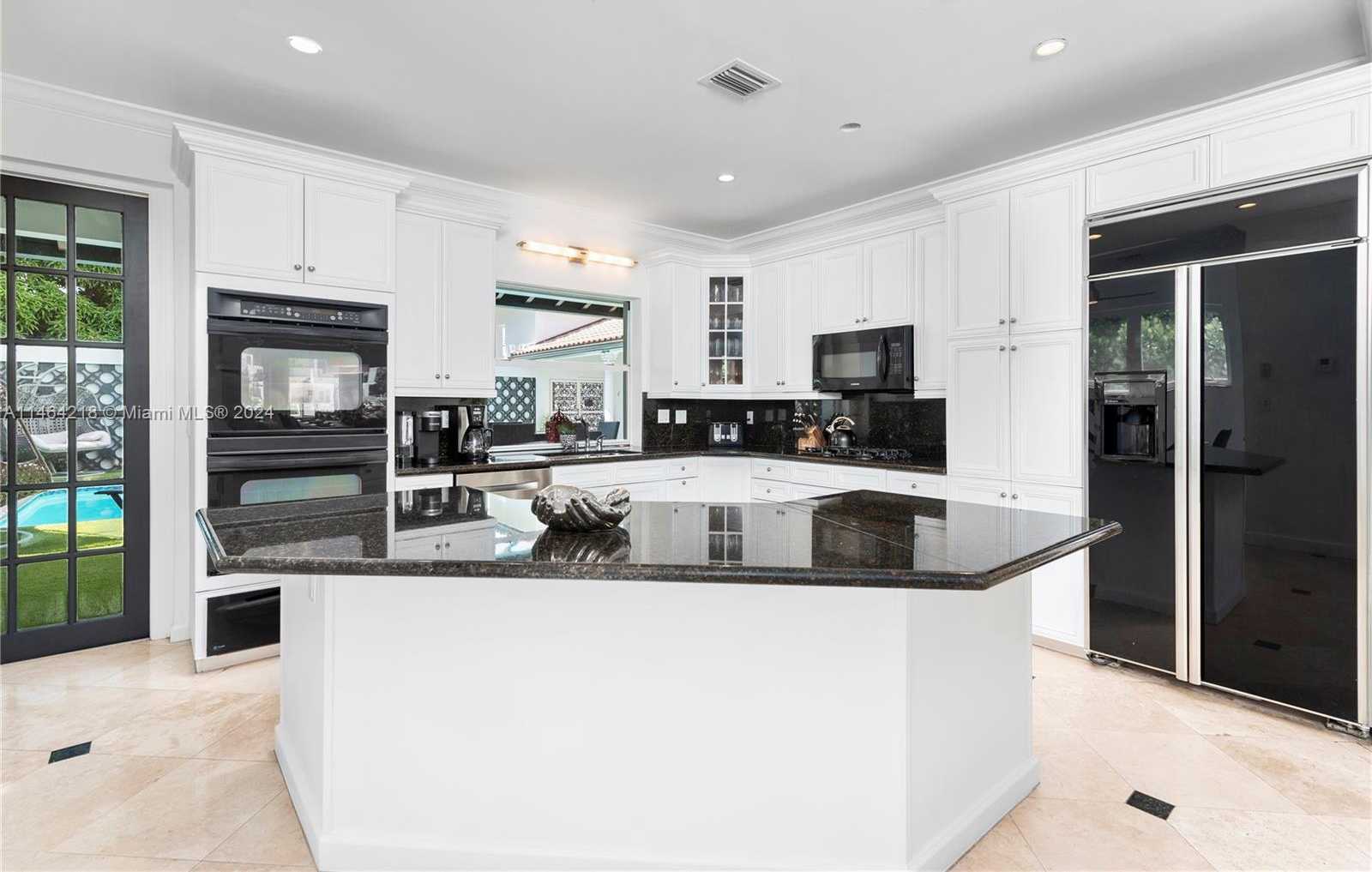 Small Image of 472 SUNSET DR, Hallandale Beach Number 33