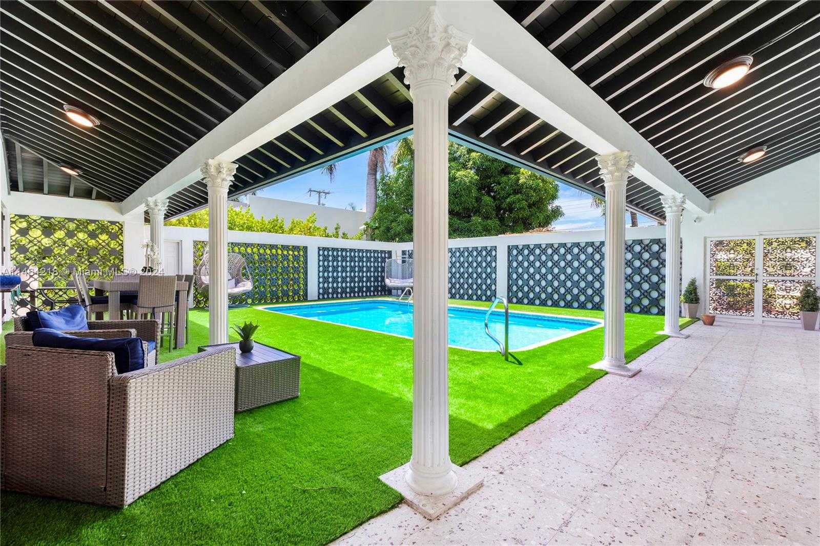 Small Image of 472 SUNSET DR, Hallandale Beach Number 4