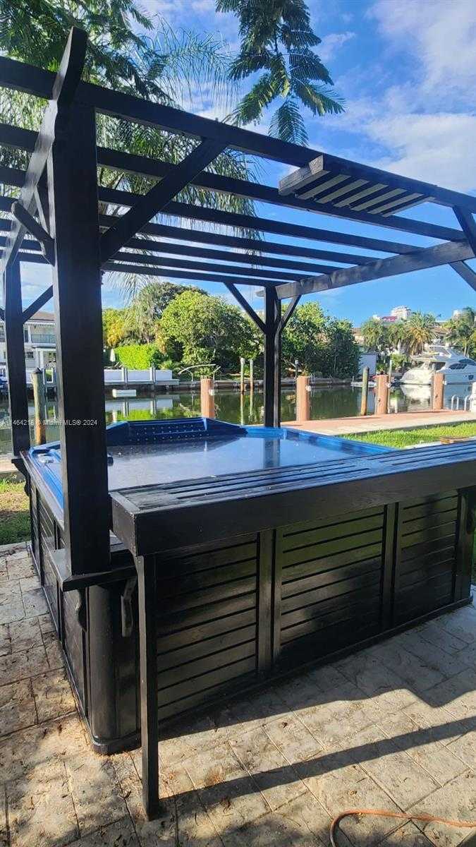 Small Image of 472 SUNSET DR, Hallandale Beach Number 44