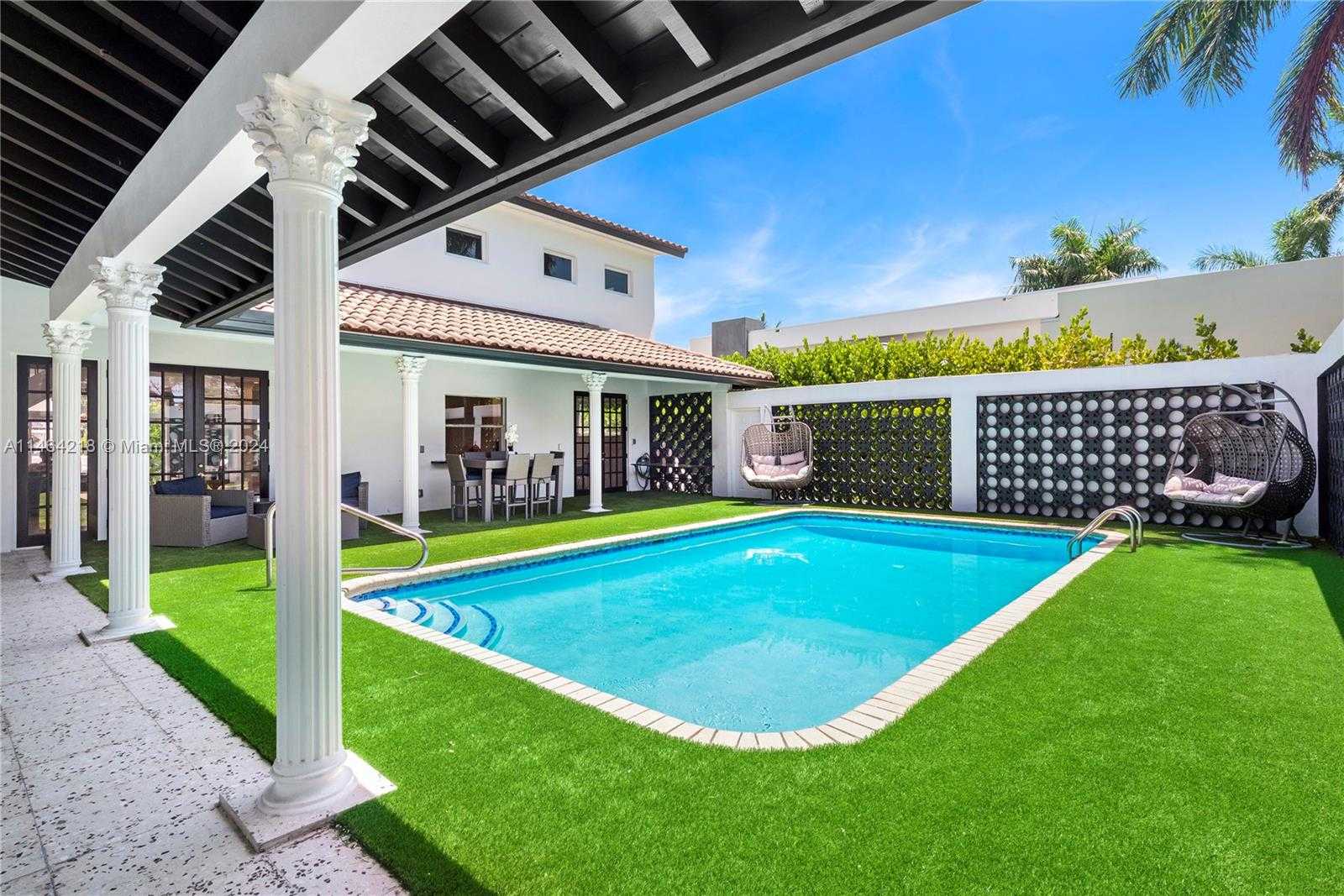 Small Image of 472 SUNSET DR, Hallandale Beach Number 5