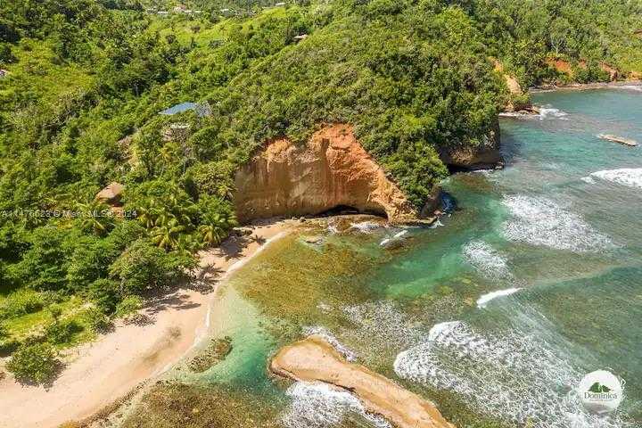 Small Image of CALIBISHE, DOMINICA, Out of City Number 4