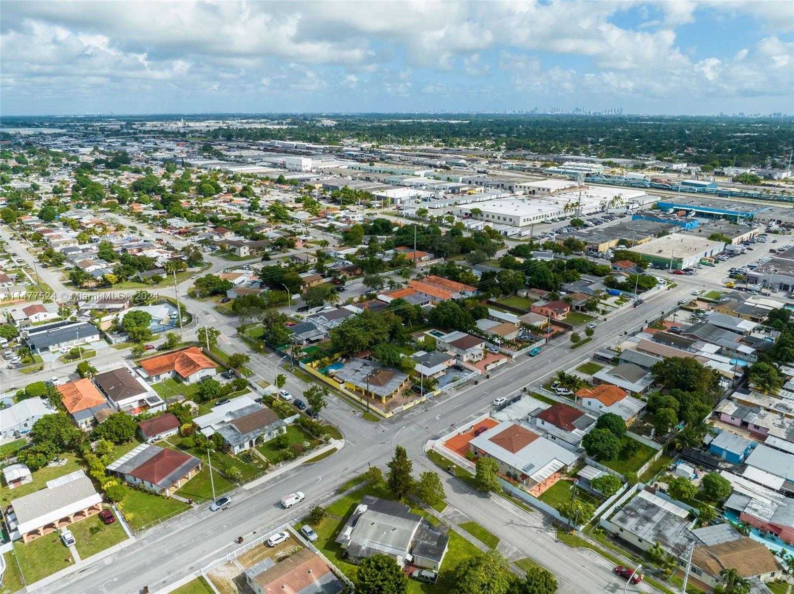 Small Image of 901 EAST 32ND ST, Hialeah Number 16