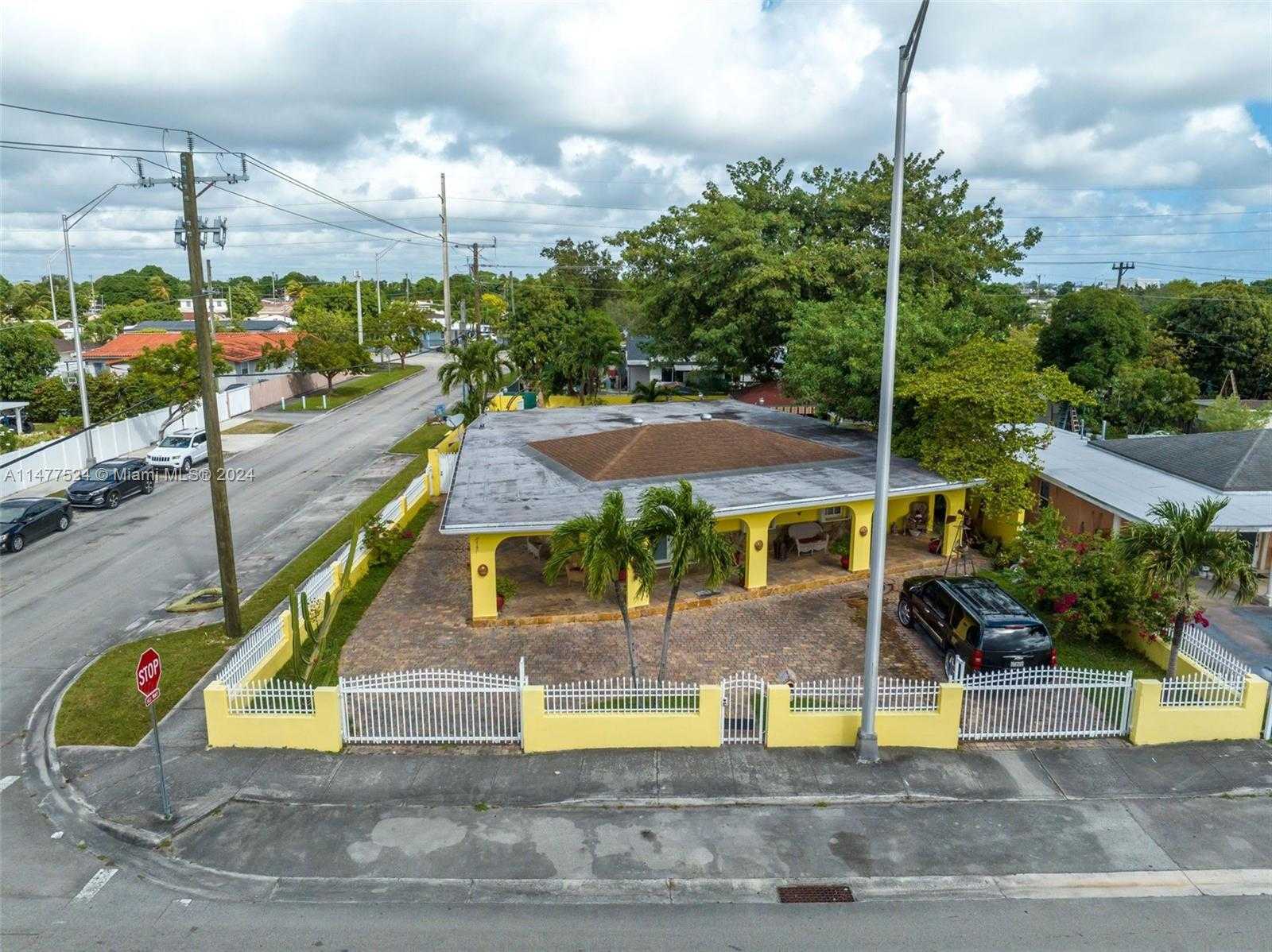 Small Image of 901 EAST 32ND ST, Hialeah Number 7
