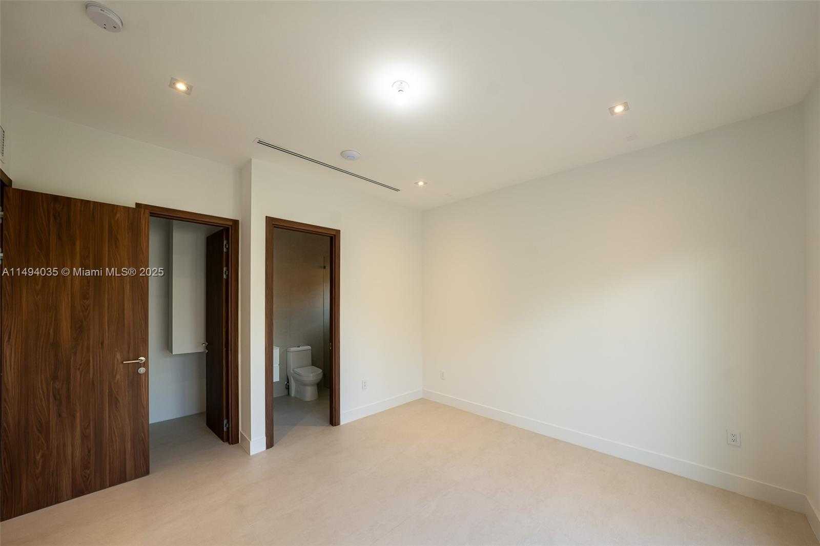 Small Image of 760 WOODCREST RD, Key Biscayne Number 12